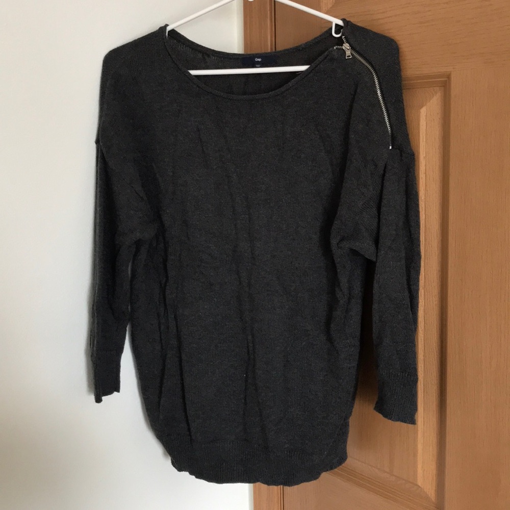 GAP grey sweater
